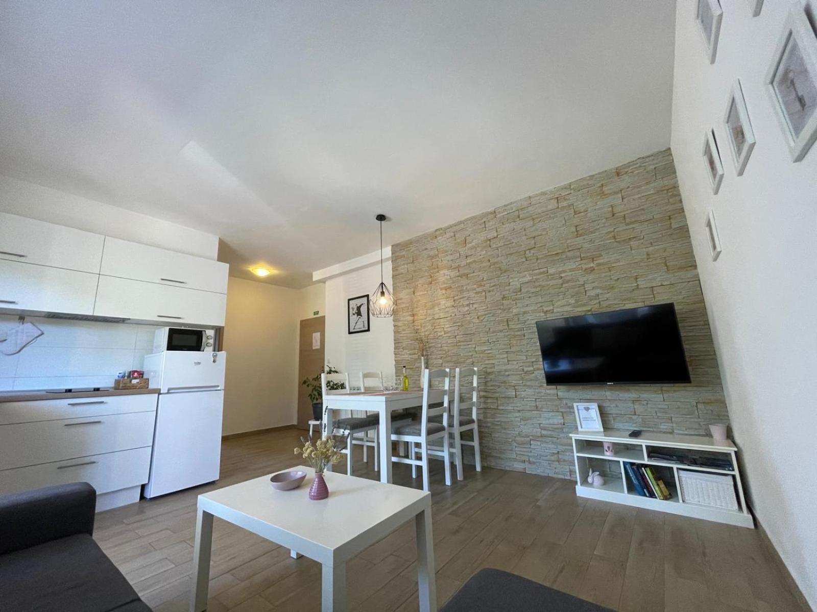Apartments Nada Бетина Екстер'єр фото